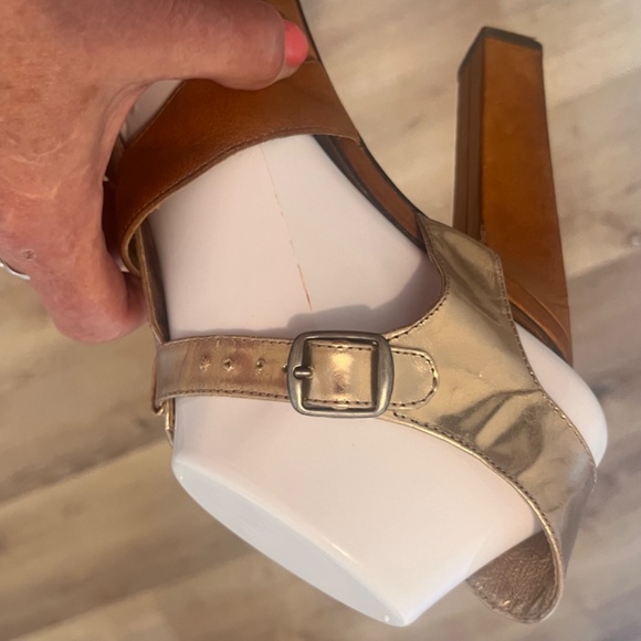 Dolce Vita platform metallic t-strap high heel sandals -Size 7.5 - Picture 6 of 14